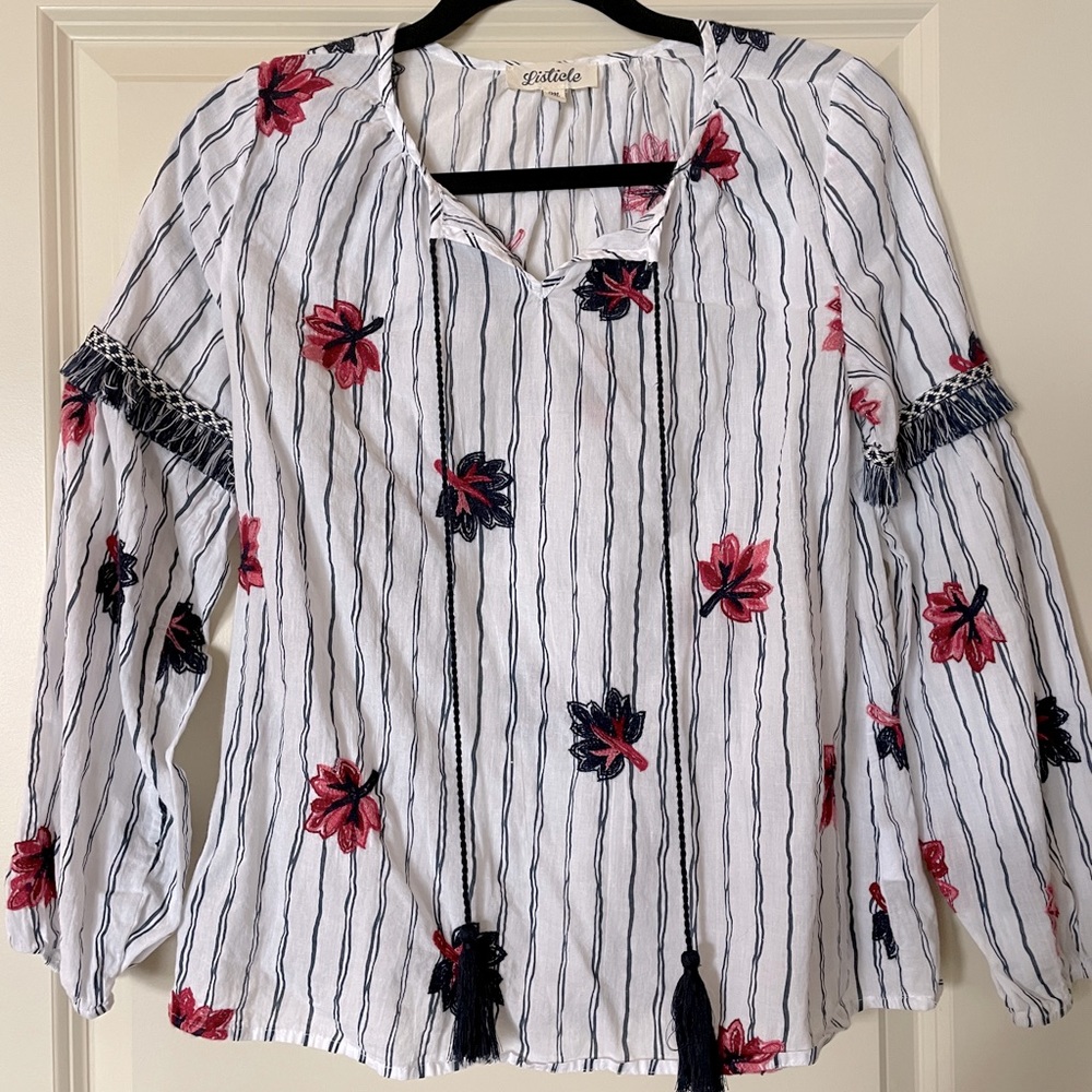 Listicle Floral Top